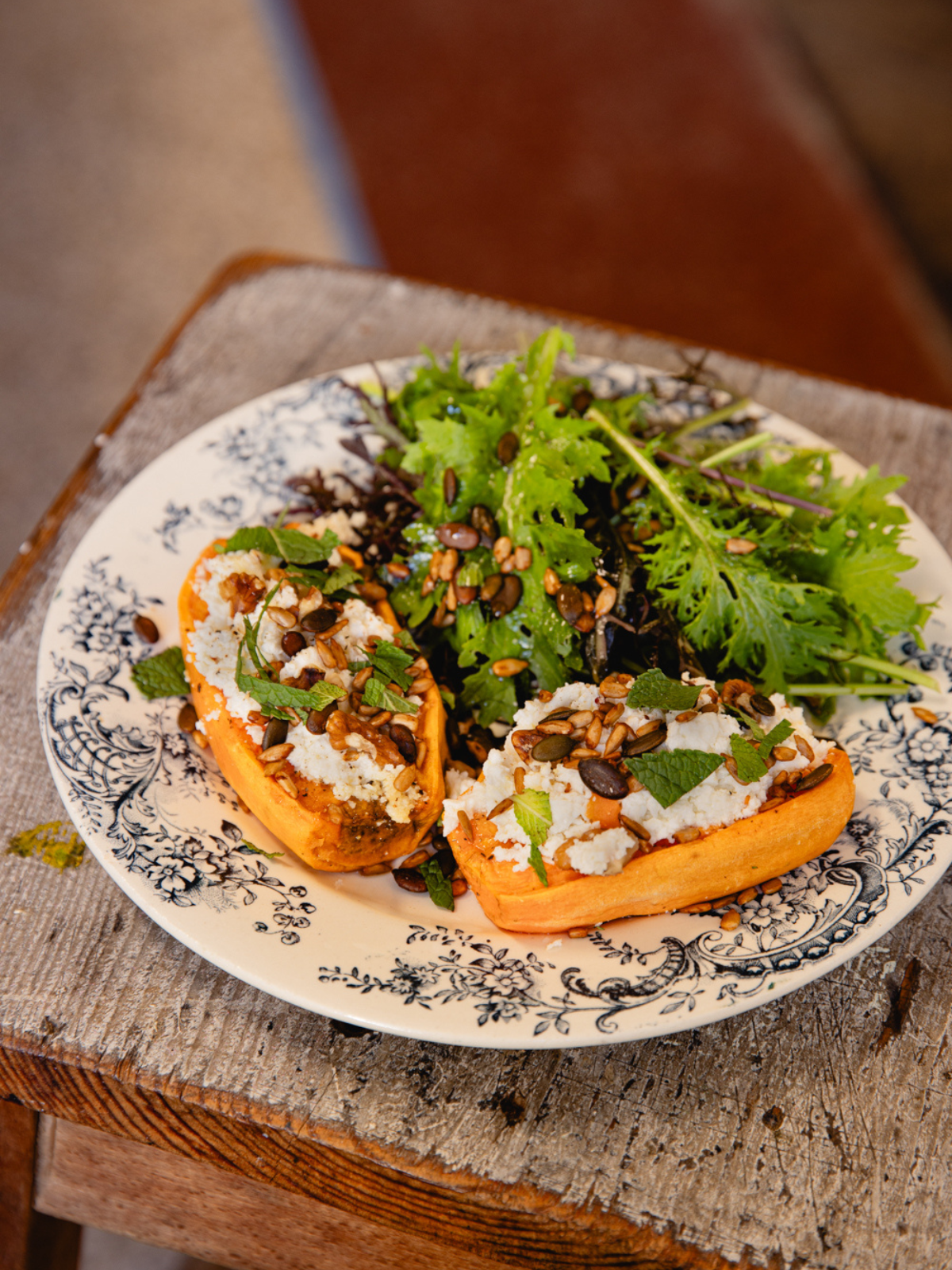 Chez La Belge, Chez La Belge Arles, restaurant Chez La Belge Arles, 43 rue du 4 septembre Arles, restaurant centre historique Arles, coffee shop Arles, café Arles, restaurant Arles centre, sandwicherie Arles, trattoria Arles, tapas Arles, déjeuner Arles, manger à Arles, où déjeuner à Arles, restaurant convivial Arles, focaccia Arles, sandwich focaccia Arles, café de spécialité Arles, cappuccino Arles, matcha Arles, tartines Arles, gâteaux maison Arles, apéro Arles, assiettes à partager Arles, vin et tapas Arles, coffee shop italien Arles, adresse gourmande Arles, restaurant méditerranéen Arles, lieu apéro Arles, restaurant focaccia Arles, restaurant terrasse Arles, brunch Arles, coffee shop Arles, restaurant Arles centre, focaccia Arles, tapas Arles, sandwicherie Arles, café Arles, déjeuner Arles, apéro Arles, trattoria Arles, Chez La Belge Arles