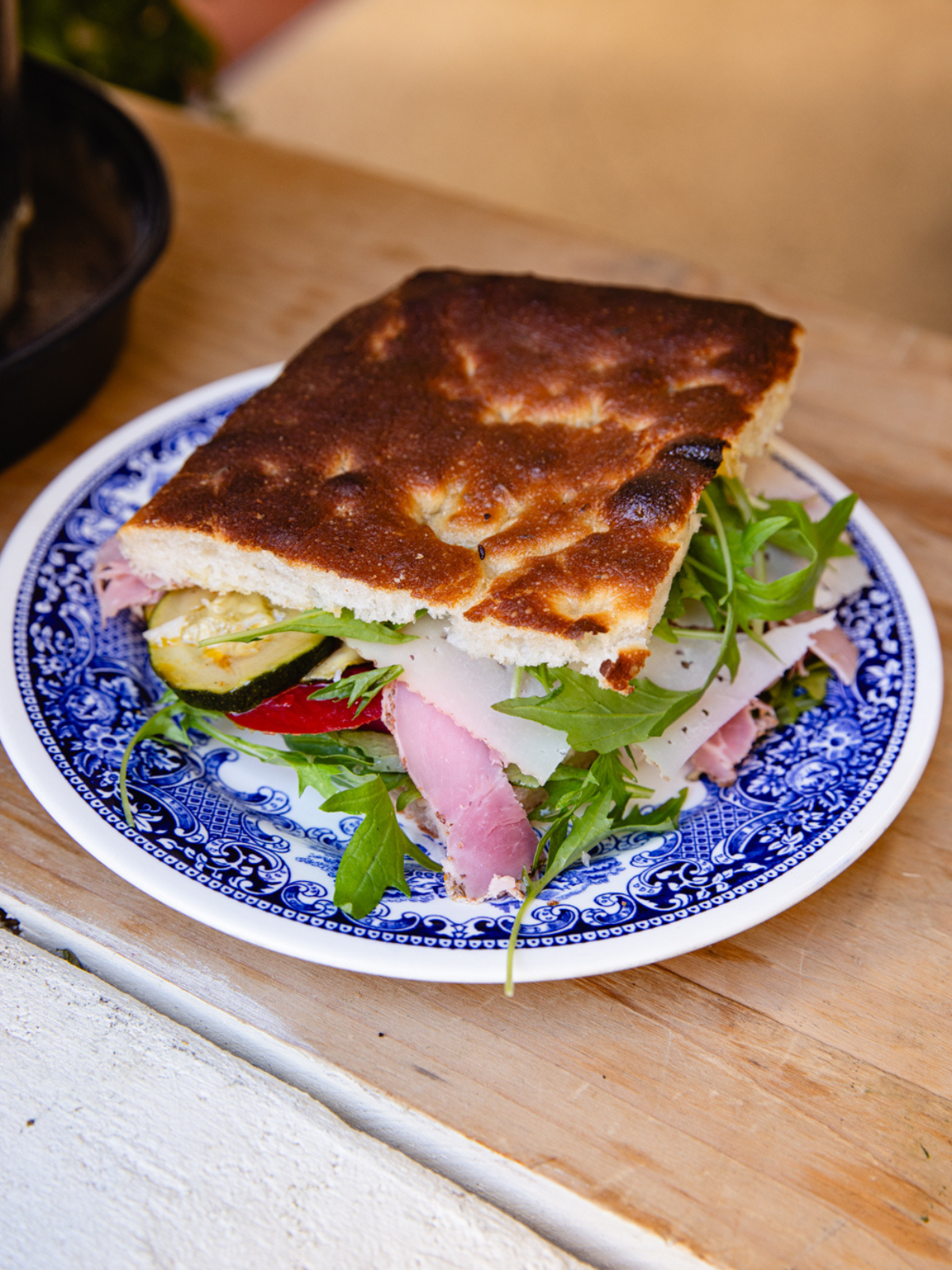 Chez La Belge, Chez La Belge Arles, restaurant Chez La Belge Arles, 43 rue du 4 septembre Arles, restaurant centre historique Arles, coffee shop Arles, café Arles, restaurant Arles centre, sandwicherie Arles, trattoria Arles, tapas Arles, déjeuner Arles, manger à Arles, où déjeuner à Arles, restaurant convivial Arles, focaccia Arles, sandwich focaccia Arles, café de spécialité Arles, cappuccino Arles, matcha Arles, tartines Arles, gâteaux maison Arles, apéro Arles, assiettes à partager Arles, vin et tapas Arles, coffee shop italien Arles, adresse gourmande Arles, restaurant méditerranéen Arles, lieu apéro Arles, restaurant focaccia Arles, restaurant terrasse Arles, brunch Arles, coffee shop Arles, restaurant Arles centre, focaccia Arles, tapas Arles, sandwicherie Arles, café Arles, déjeuner Arles, apéro Arles, trattoria Arles, Chez La Belge Arles