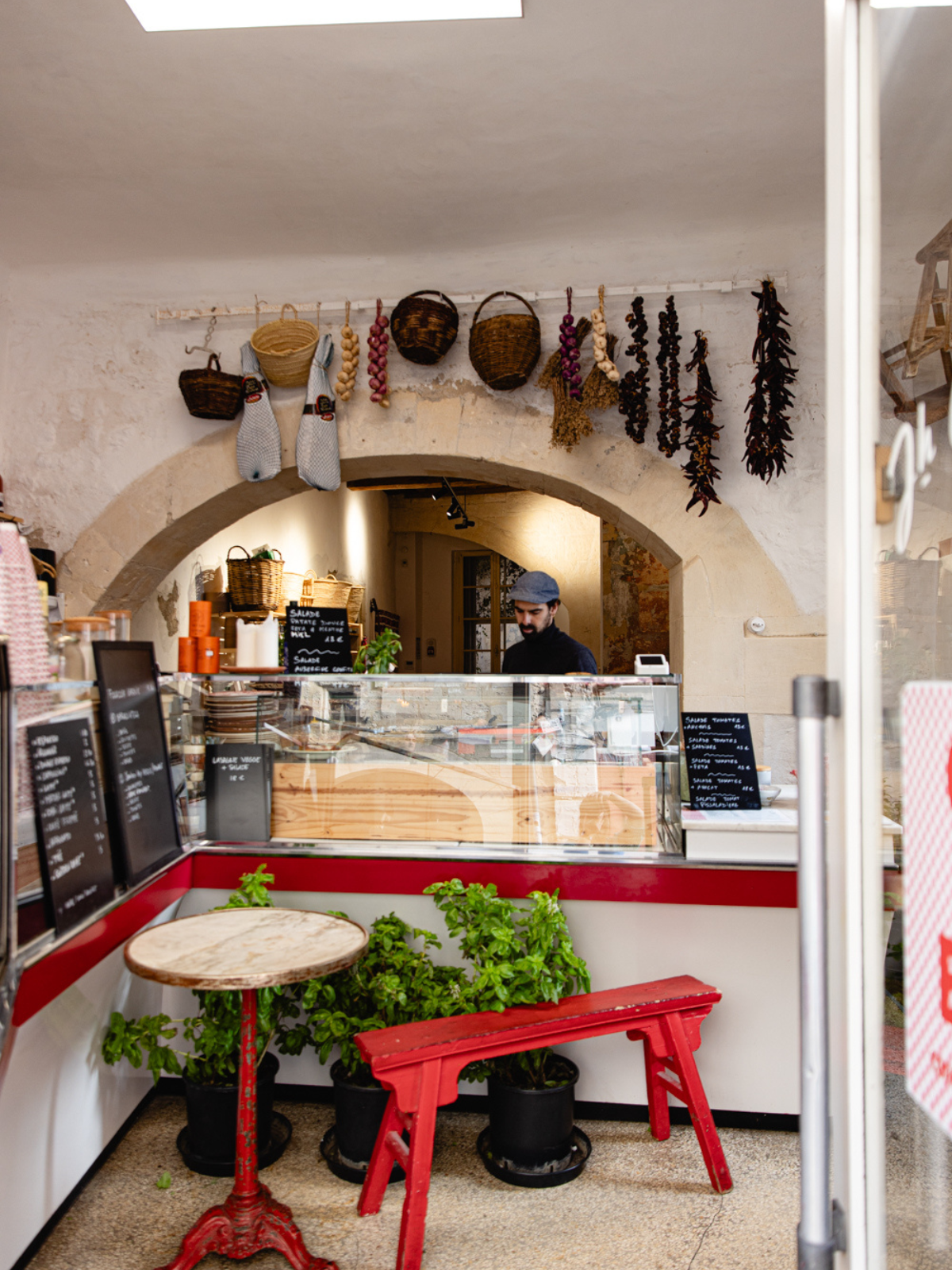 Chez La Belge, Chez La Belge Arles, restaurant Chez La Belge Arles, 43 rue du 4 septembre Arles, restaurant centre historique Arles, coffee shop Arles, café Arles, restaurant Arles centre, sandwicherie Arles, trattoria Arles, tapas Arles, déjeuner Arles, manger à Arles, où déjeuner à Arles, restaurant convivial Arles, focaccia Arles, sandwich focaccia Arles, café de spécialité Arles, cappuccino Arles, matcha Arles, tartines Arles, gâteaux maison Arles, apéro Arles, assiettes à partager Arles, vin et tapas Arles, coffee shop italien Arles, adresse gourmande Arles, restaurant méditerranéen Arles, lieu apéro Arles, restaurant focaccia Arles, restaurant terrasse Arles, brunch Arles, coffee shop Arles, restaurant Arles centre, focaccia Arles, tapas Arles, sandwicherie Arles, café Arles, déjeuner Arles, apéro Arles, trattoria Arles, Chez La Belge Arles