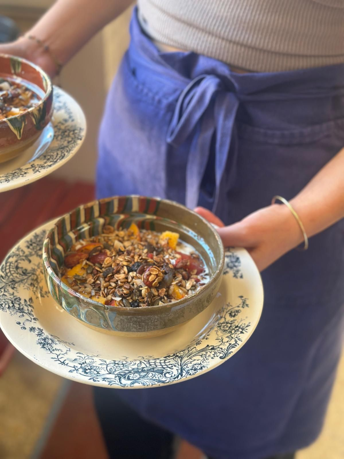 Chez La Belge, Chez La Belge Arles, restaurant Chez La Belge Arles, 43 rue du 4 septembre Arles, restaurant centre historique Arles, coffee shop Arles, café Arles, restaurant Arles centre, sandwicherie Arles, trattoria Arles, tapas Arles, déjeuner Arles, manger à Arles, où déjeuner à Arles, restaurant convivial Arles, focaccia Arles, sandwich focaccia Arles, café de spécialité Arles, cappuccino Arles, matcha Arles, tartines Arles, gâteaux maison Arles, apéro Arles, assiettes à partager Arles, vin et tapas Arles, coffee shop italien Arles, adresse gourmande Arles, restaurant méditerranéen Arles, lieu apéro Arles, restaurant focaccia Arles, restaurant terrasse Arles, brunch Arles, coffee shop Arles, restaurant Arles centre, focaccia Arles, tapas Arles, sandwicherie Arles, café Arles, déjeuner Arles, apéro Arles, trattoria Arles, Chez La Belge Arles